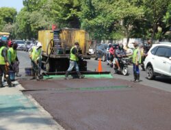 Dinas PUPR Jombang Rehabilitasi Jalan Wahid Hasyim Jadi “Mulus”