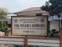 SMKN 1 Jombang Taati Moratorium Pengadaan Seragam dan Batalkan Jahit di Konveksi