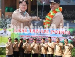 Peringati Hari Cinta Puspa Dan Satwa Nasional, Pj Bupati Jombang Pimpin Aksi Tanam Ribuan Bibit Pohon